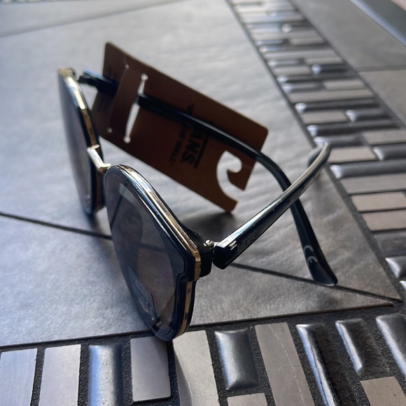 Vans Summer Holiday UV Protect Shades Sunglasses
NWT - Picture 16 of 16